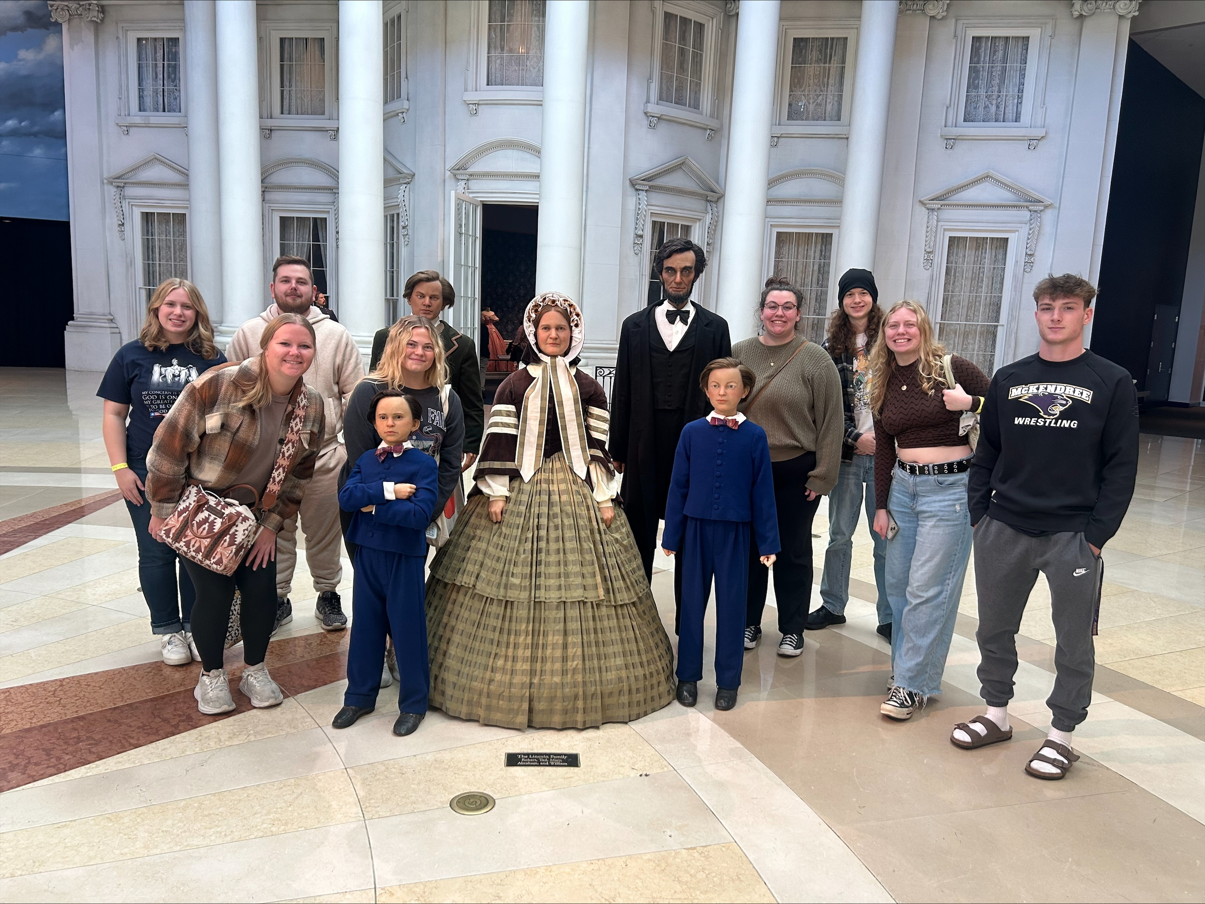 Photo of Students at Lincoln Memorial