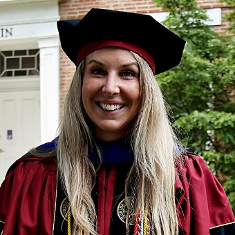 Photo of Dr. Lauren Thompson